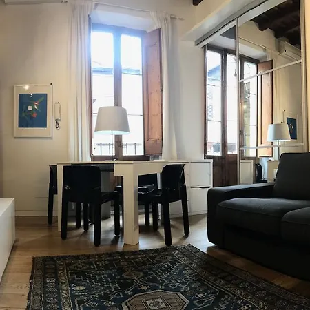The Centre * روما